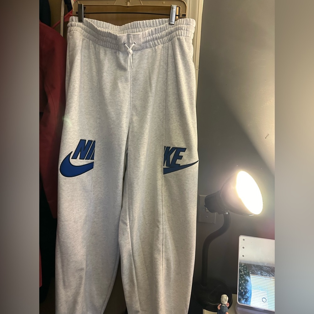 NWT womens nike jogger size large